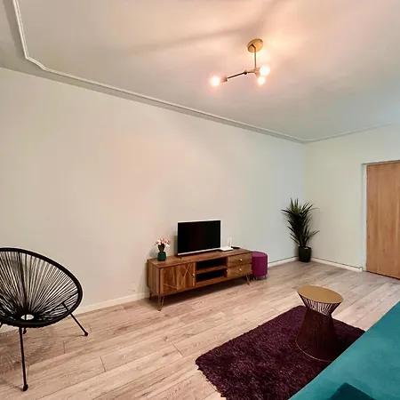 Modern Apartment Near Tineretului Park Boekarest